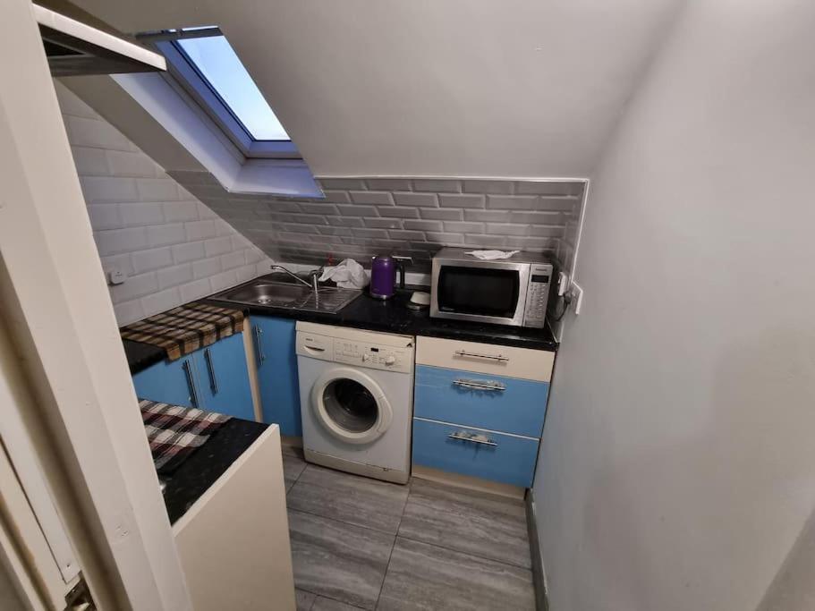 Flat, Heathrow, Free Parking, Netflix Apartment