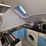 Studio Flat, Heathrow, Free Parking, Netflix