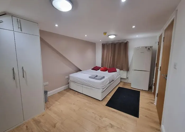 Studio Flat, Heathrow, Free Parking, Netflix