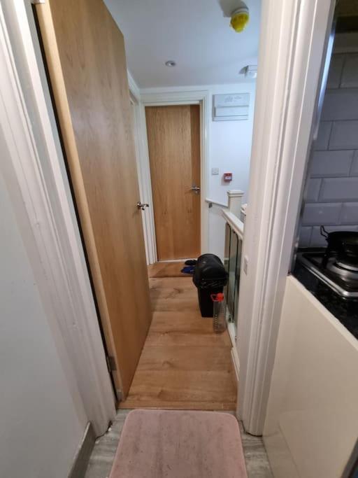 Flat, Heathrow, Free Parking, Netflix *