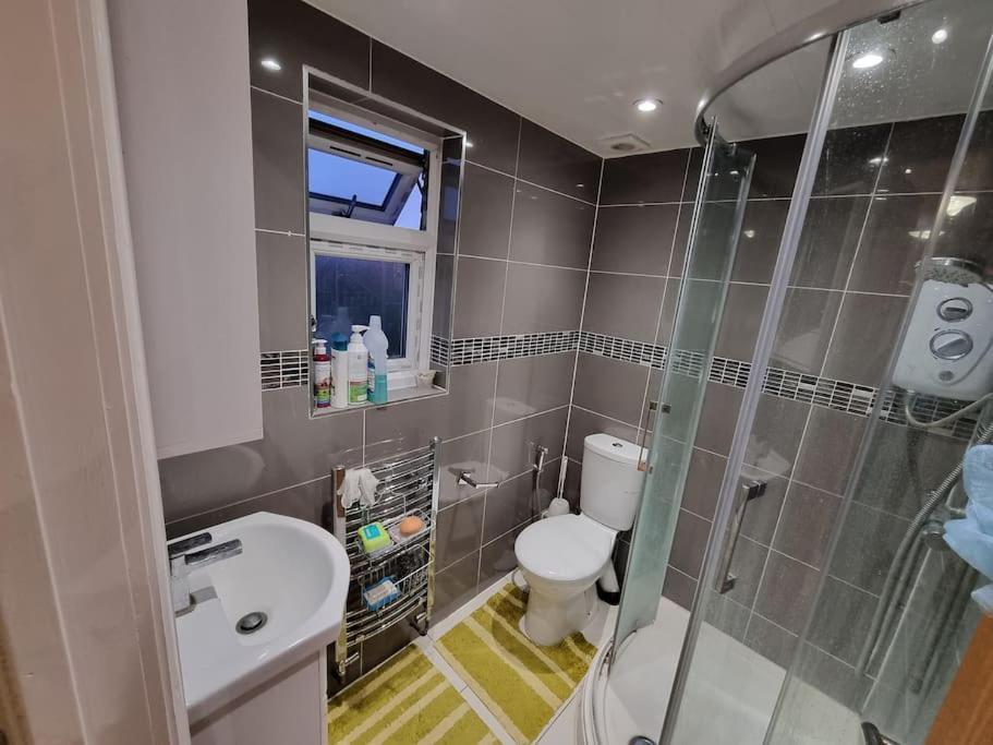 Flat, Heathrow, Free Parking, Netflix *